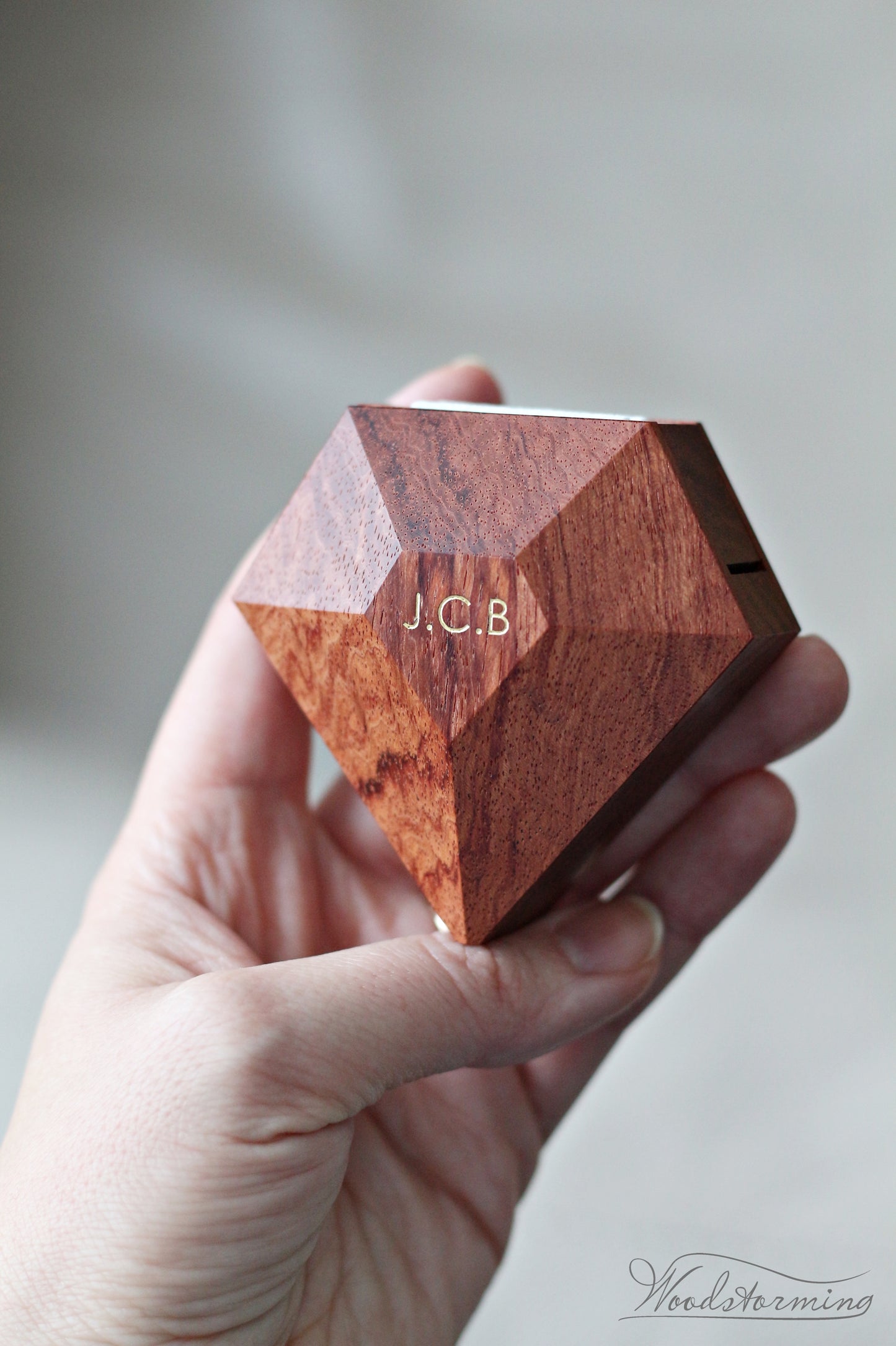 Diamond shape ring display box by Woodstorming