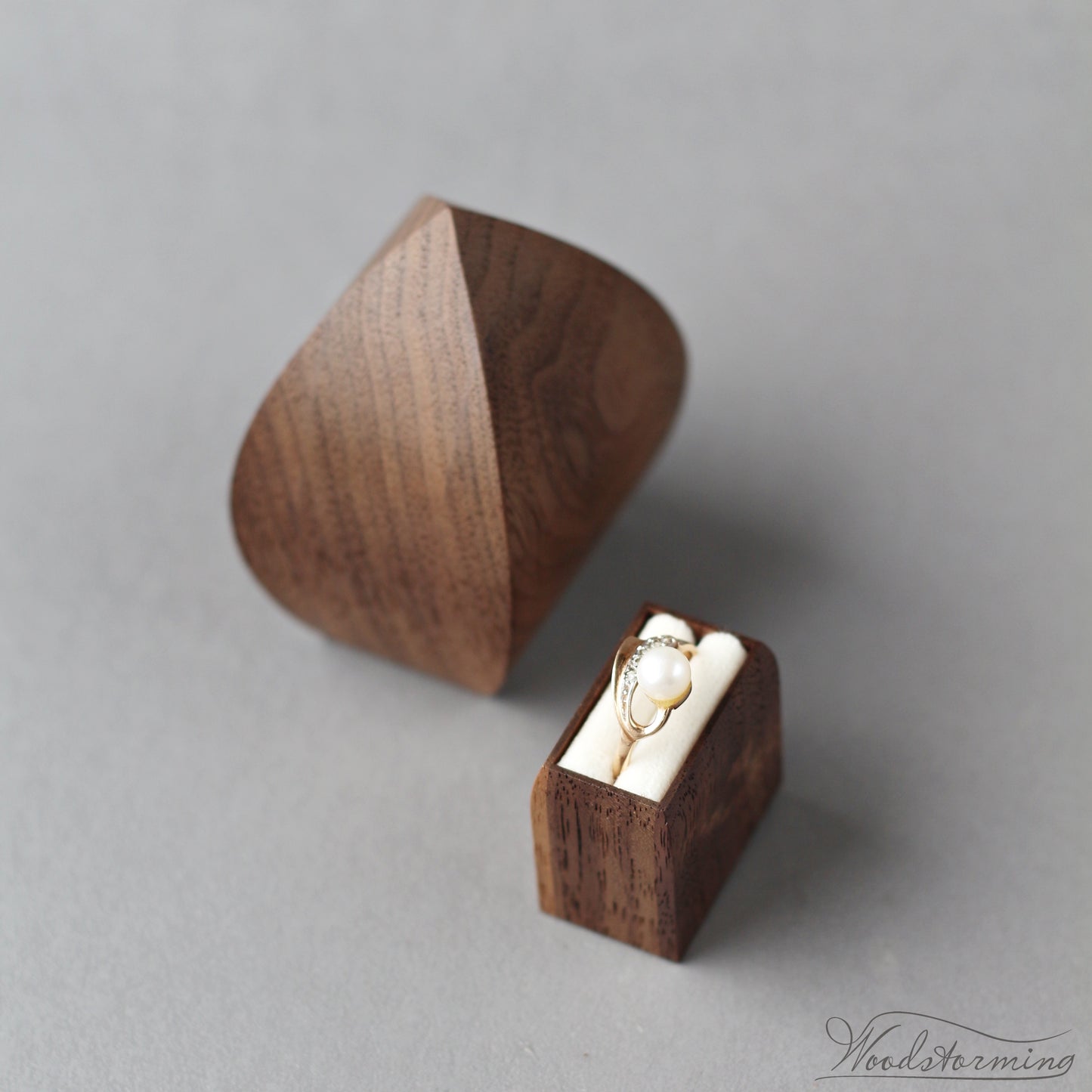 Unique engagement ring box - flower bud