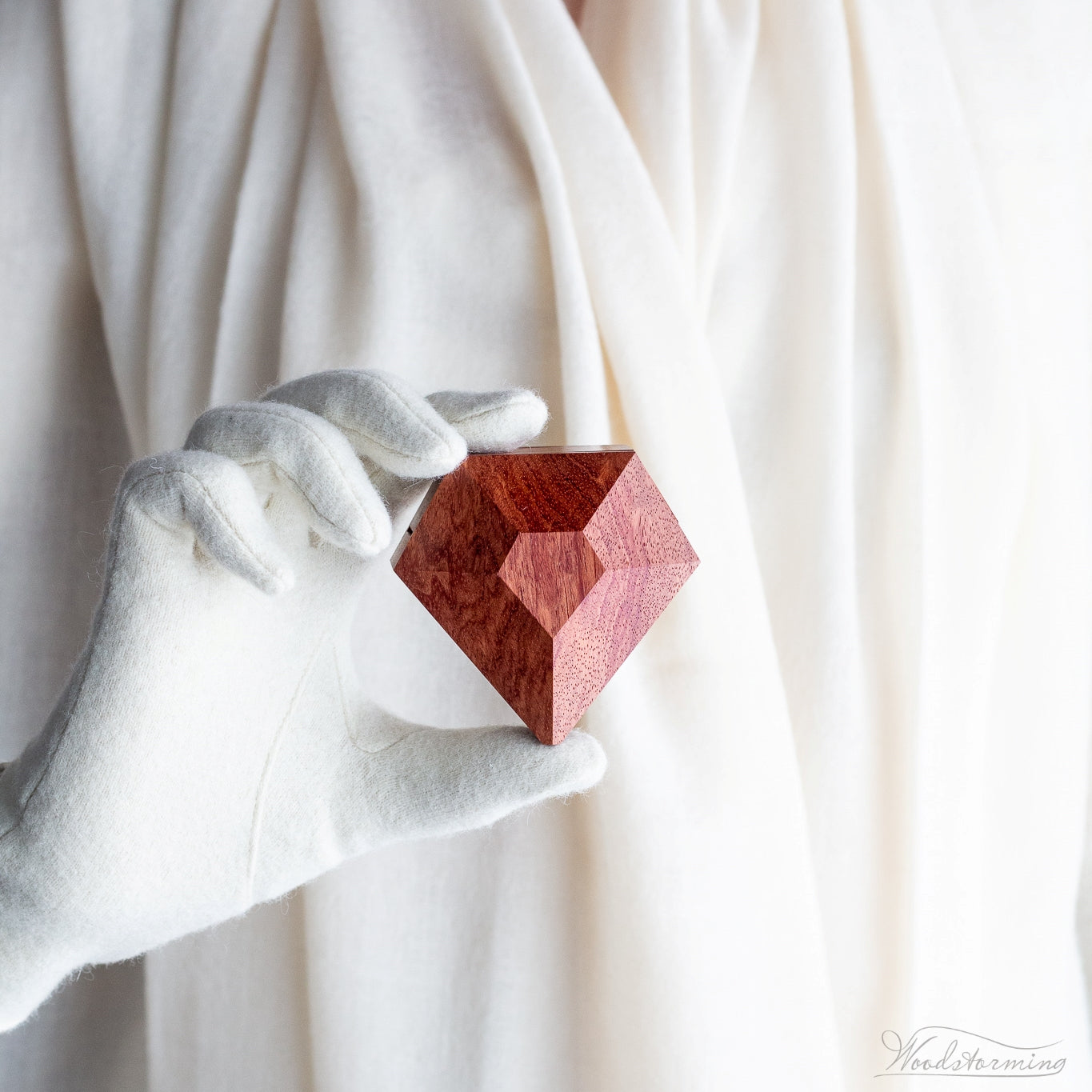 Diamond shape ring display box by Woodstorming