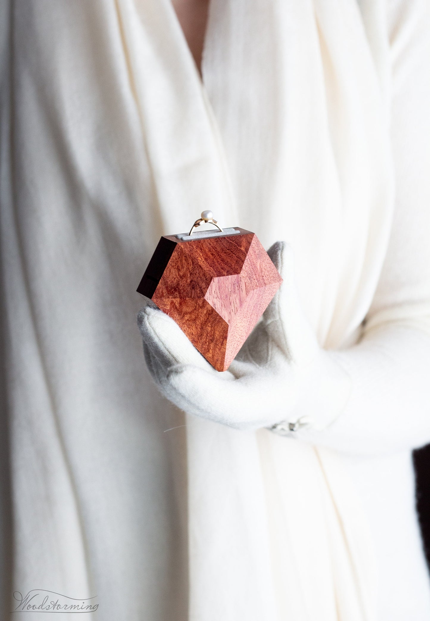 Diamond shape ring display box by Woodstorming