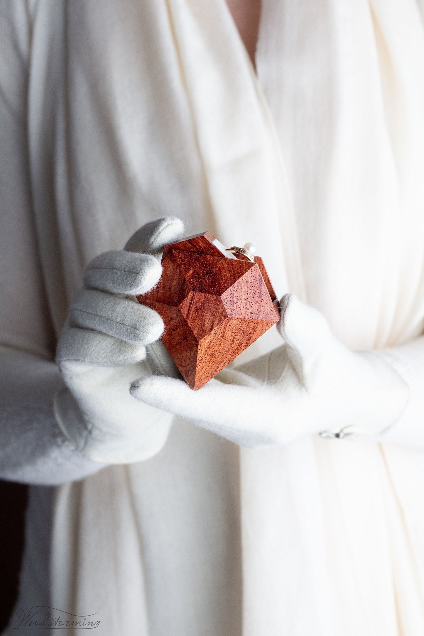 Diamond shape ring display box by Woodstorming