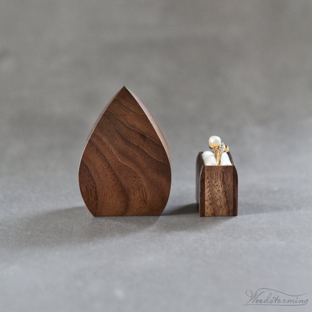 Unique engagement ring box - flower bud