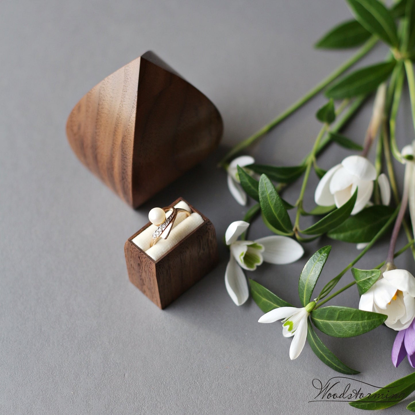 Unique engagement ring box - flower bud