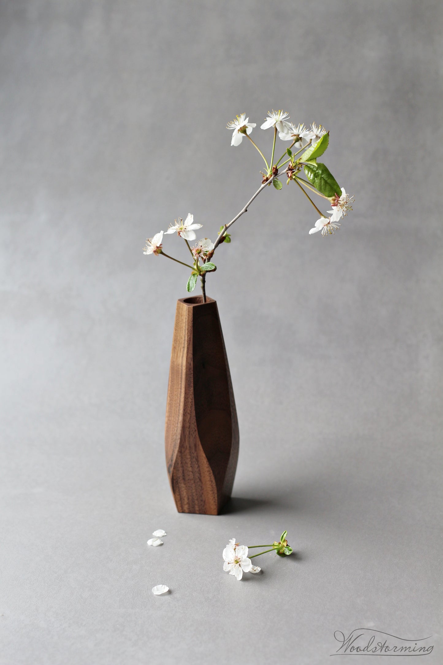 Wavy wood vase, minimalist flower vase by Woodstorming