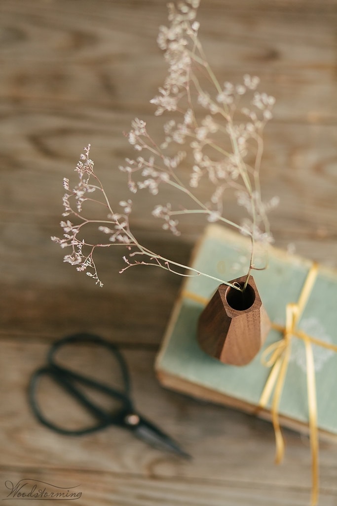 Wavy wood vase, minimalist flower vase by Woodstorming