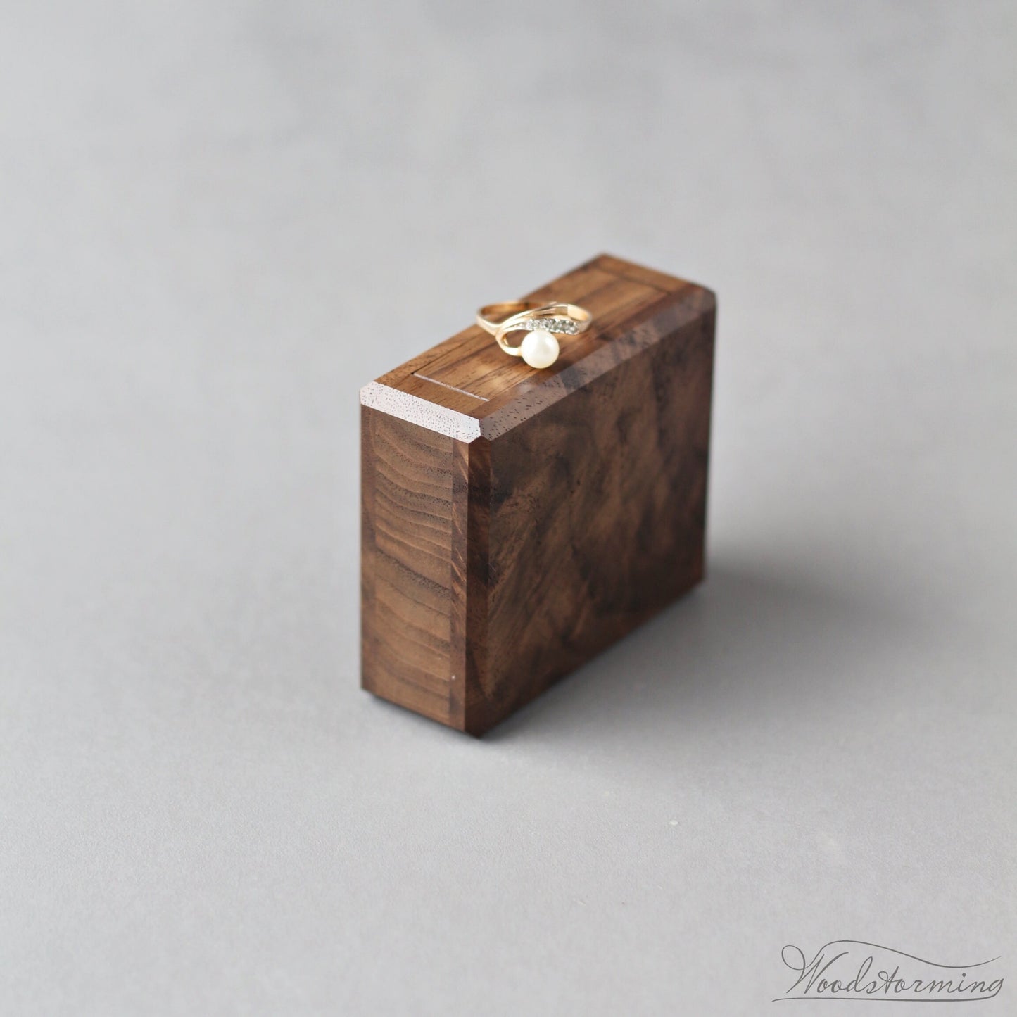 Rectangular rotating ring display box, secret proposal box in walnut