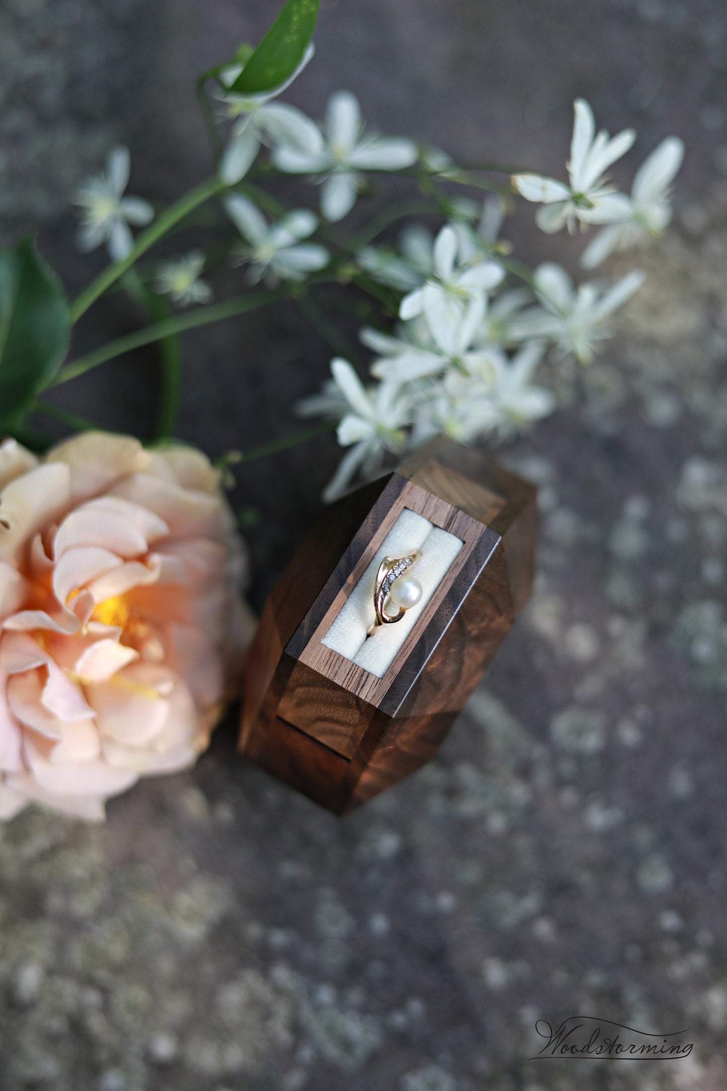 Hexagon proposal ring box, modern rotating minimalist ring display by Woodstorming