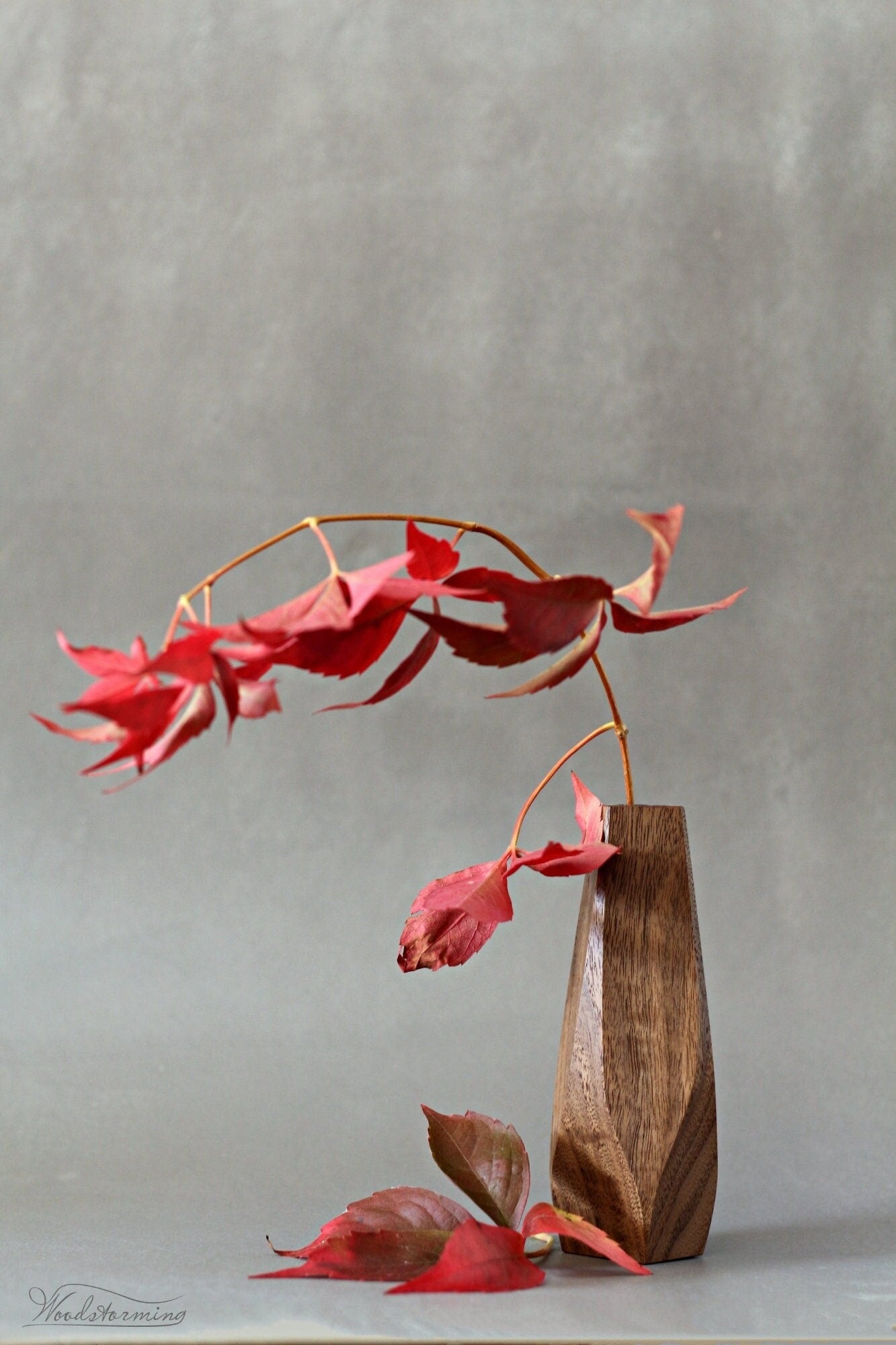 Wavy wood vase, minimalist flower vase by Woodstorming